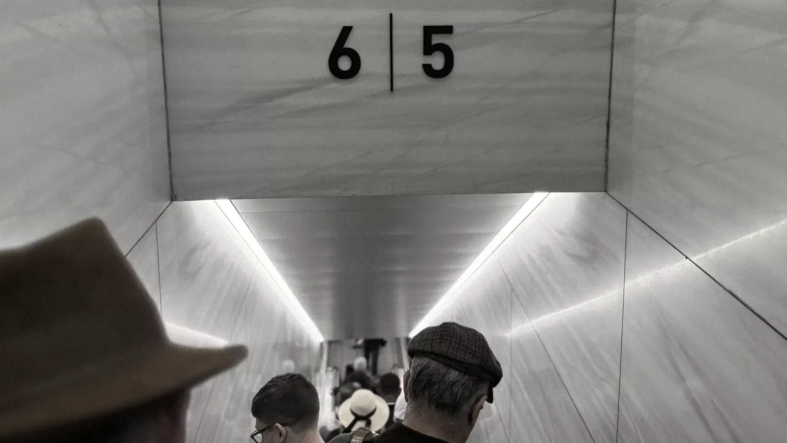 People communiting to train platform.